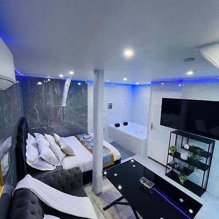 Room & Jacuzzi - Stade De France Saint-Denis  Eksteriør billede
