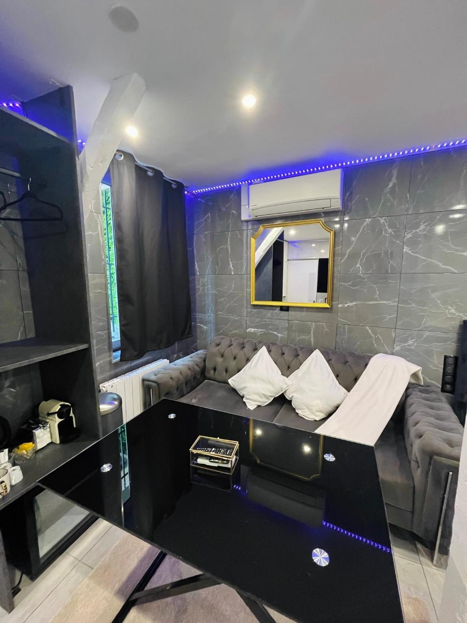 Room & Jacuzzi - Stade De France Saint-Denis  Eksteriør billede