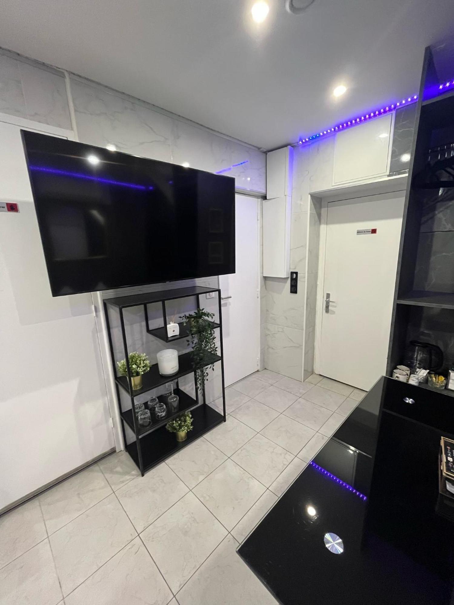 Room & Jacuzzi - Stade De France Saint-Denis  Eksteriør billede