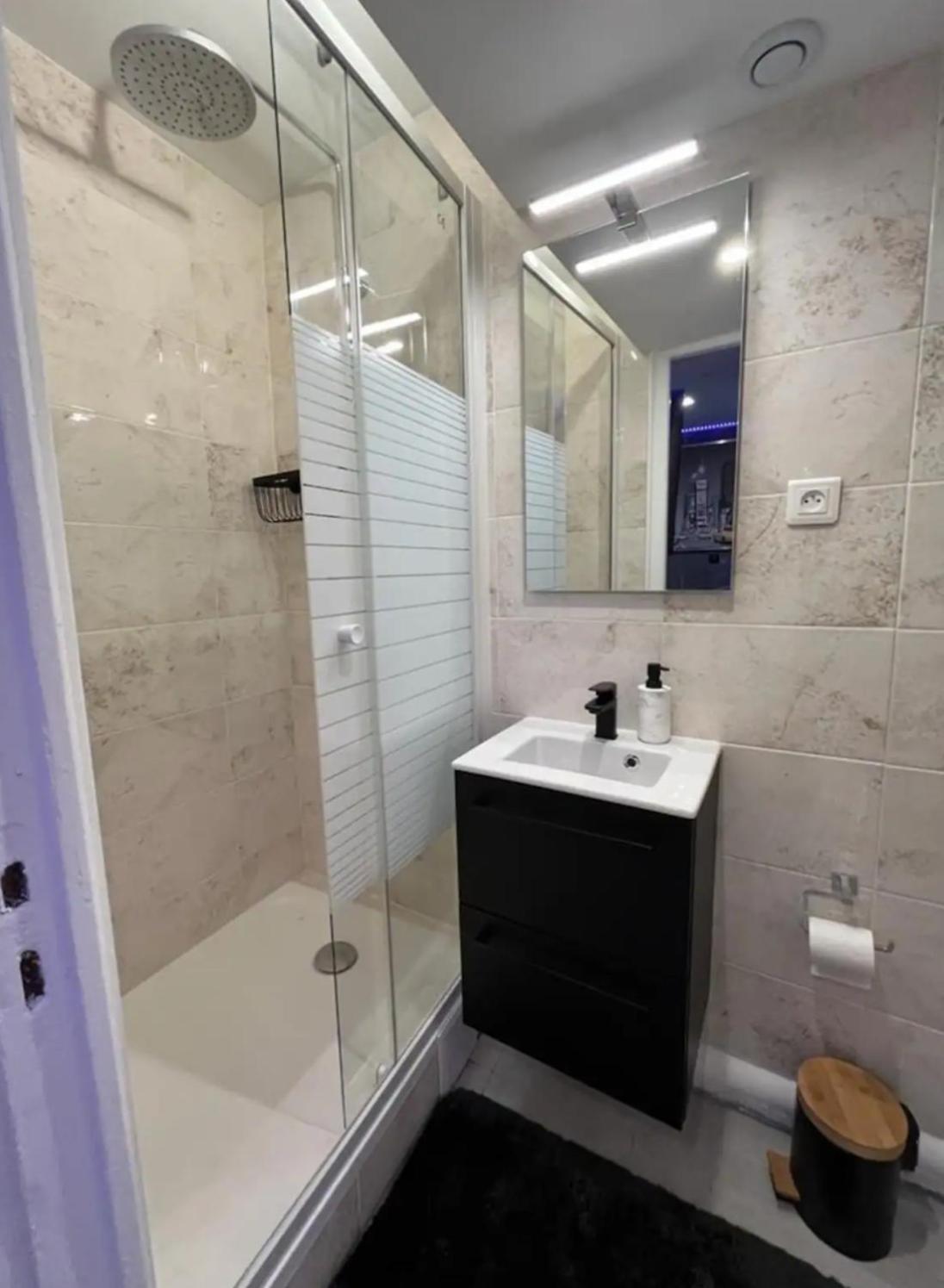 Room & Jacuzzi - Stade De France Saint-Denis  Eksteriør billede